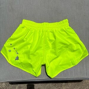 Lululemon Hotty Hot Low-Rise Lined Short 4” Size 4 Hawaii
